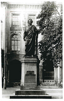 Schelling-Statue Friedrich Brüggers in der Maximilianstraße München